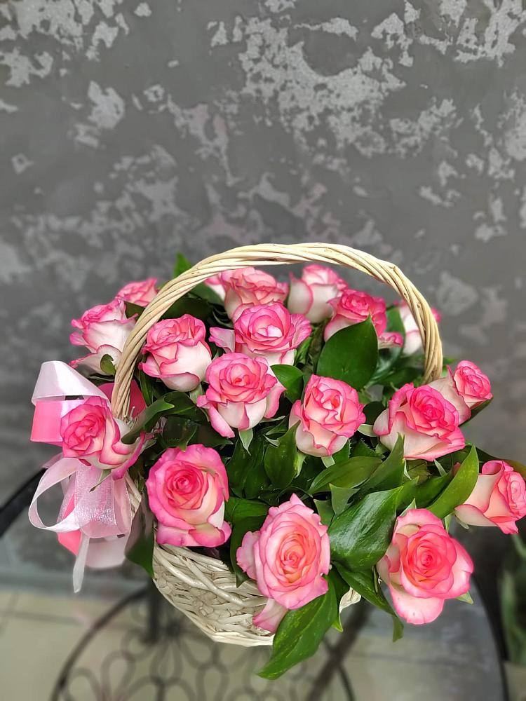 Цветочная композиция из Розы в корзине в Муромцево