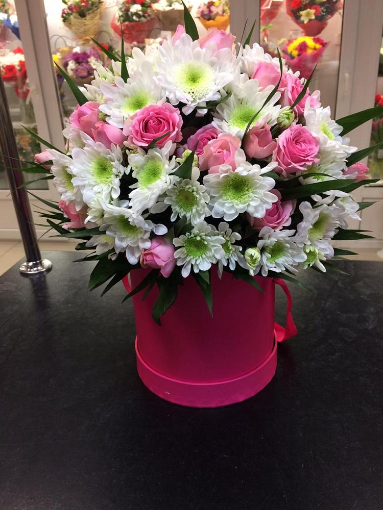 Цветочная композиция из Розы и Хризантемы в шляпной коробке в Муромцево