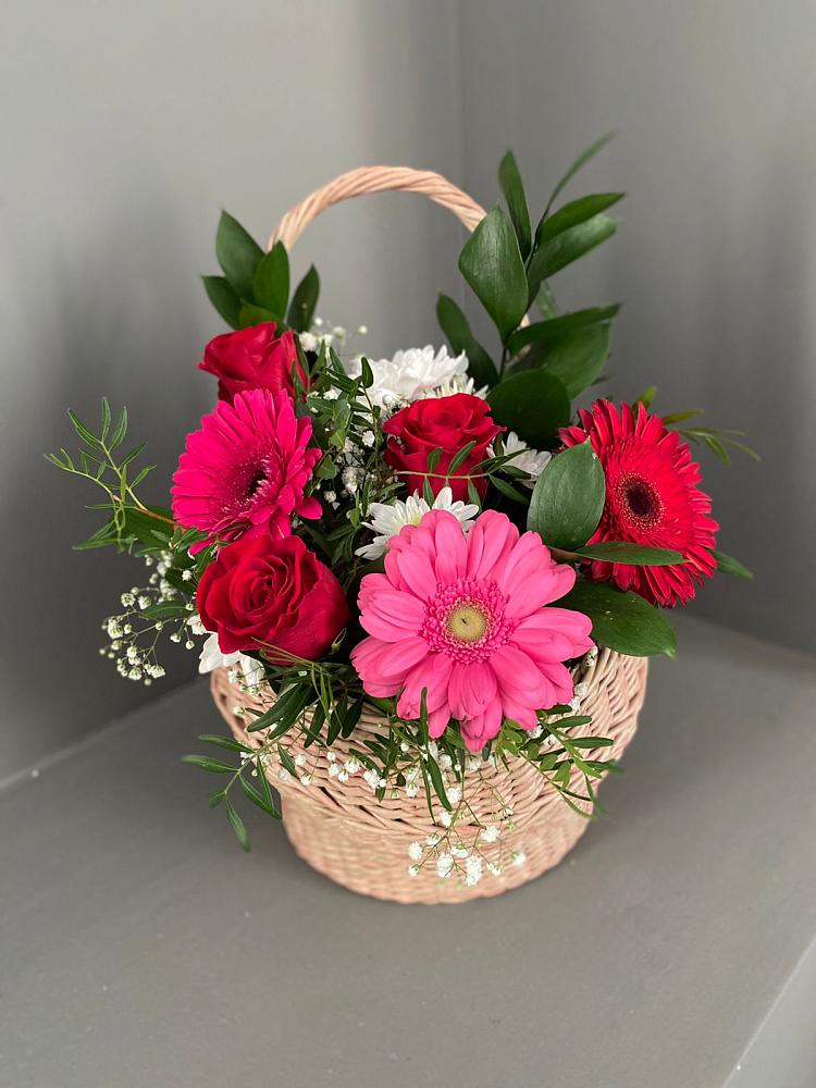 Цветочная композиция из Розы, Хризантемы и Герберы в корзине в Муромцево