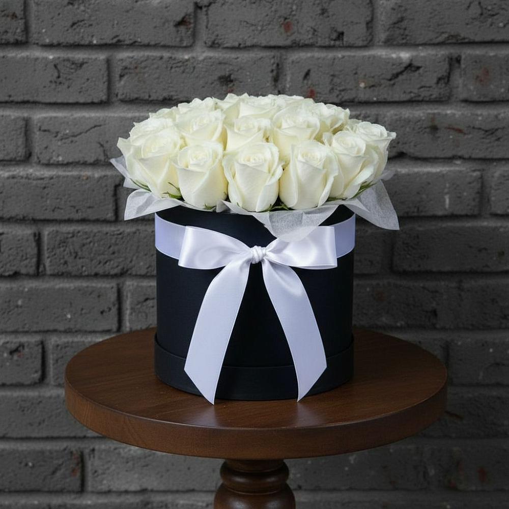 Цветочная композиция из Розы в шляпной коробке в Муромцево