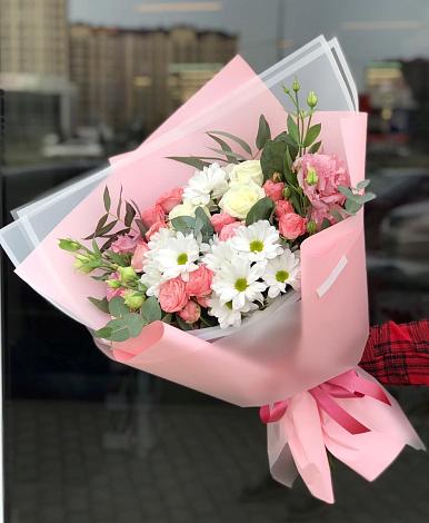 Букет цветов из: Розы, Лизиантусы и Хризантемы в Муромцево