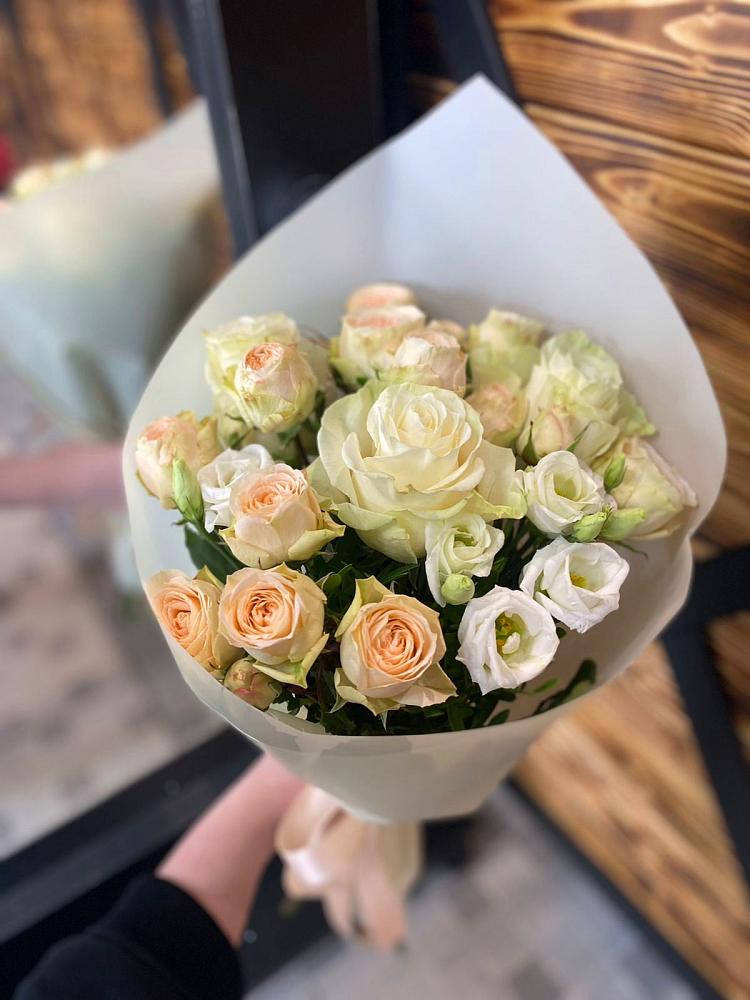 Букет цветов из: Розы и Лизиантусы в Муромцево