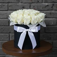 Цветочная композиция из Розы в шляпной коробке в Муромцево